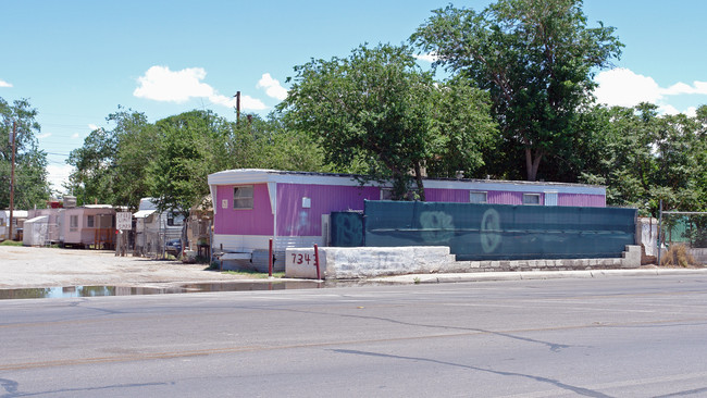 7343 Alameda Ave in El Paso, TX - Building Photo - Building Photo