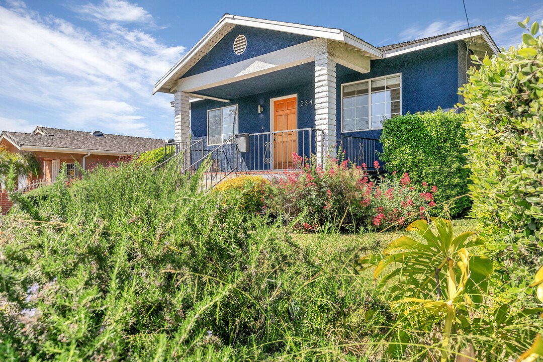 2347 Moss Ave in Los Angeles, CA - Building Photo