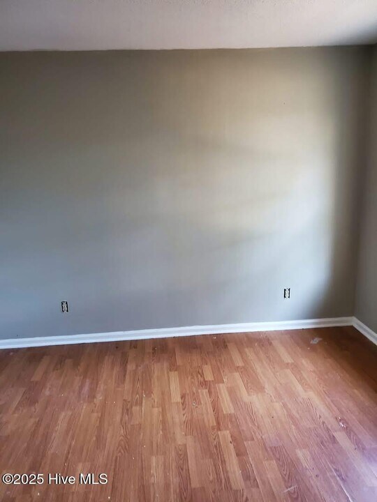 300 Kristin Dr in Greenville, NC - Building Photo
