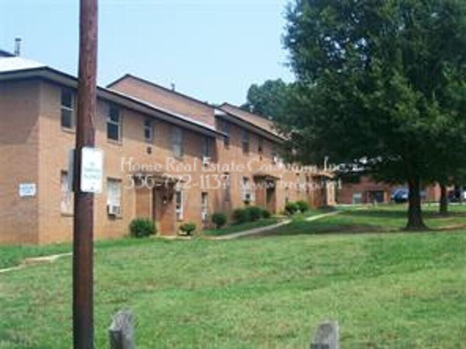 615 W Twenty-Third St in Winston-Salem, NC - Building Photo