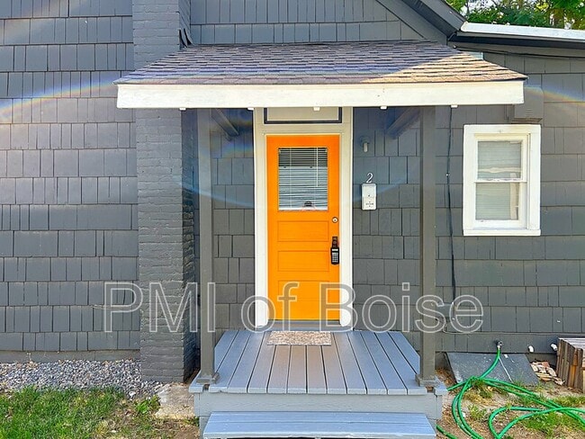 property at 317 E Bannock St
