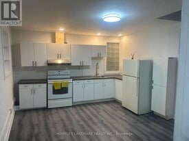 92 King St W in Cobourg, ON - Building Photo