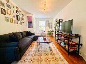 235 Montgomery St in Jersey City, NJ - Building Photo - Building Photo