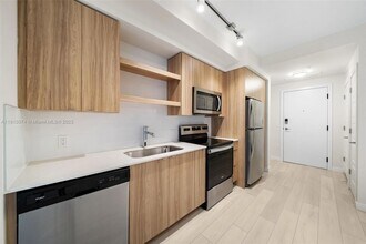 555 NE 8th St, Unit 0707 in Fort Lauderdale, FL - Building Photo - Building Photo