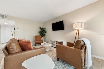 5071 Eaglesmere Dr in Orlando, FL - Building Photo - Building Photo