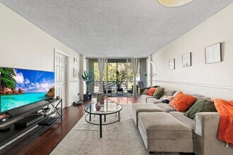 113 Royal Pk Dr, Unit 2C in Oakland Park, FL - Building Photo - Building Photo