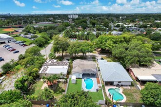 5311 Pierce St in Hollywood, FL - Building Photo - Building Photo