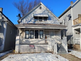 2523 S 12th St in Milwaukee, WI - Building Photo