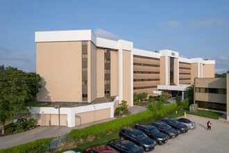 Fairways Condominium in Sylvania, OH - Building Photo - Primary Photo