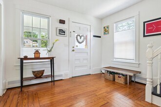 24 Warren Ave in Groton, CT - Foto de edificio - Building Photo