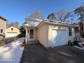 703 Parkside Ave in Toms River, NJ - Building Photo - Building Photo