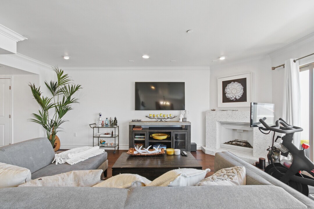 1621 Barry Ave, Unit 3 in Los Angeles, CA - Building Photo