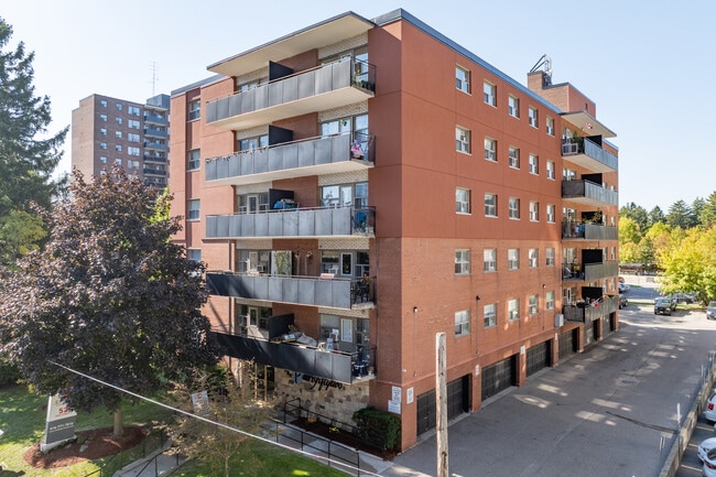 The Park Fifty-Two in Mississauga, ON - Building Photo - Building Photo