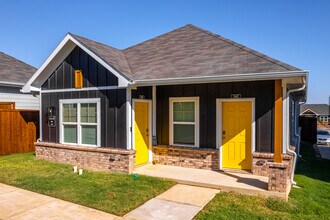 Cottages at Summer Creek in Fort Worth, TX - Building Photo - Building Photo