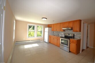 23-25 Railroad Ave-Unit -#25 in Farmington, CT - Building Photo - Building Photo