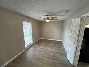 2050 Wellington Dr in Grand Prairie, TX - Building Photo - Building Photo