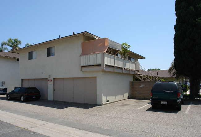 16681 Bartlett Ln in Huntington Beach, CA - Building Photo - Building Photo