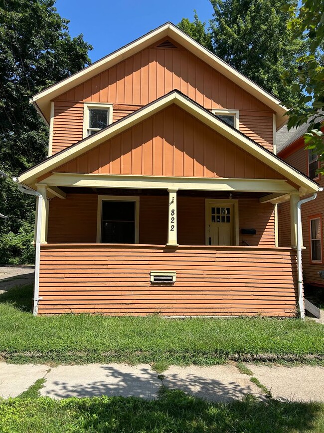 property at 822 W Vine St