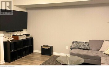 550 Goldenrod Ln in Kitchener, ON - Building Photo - Building Photo