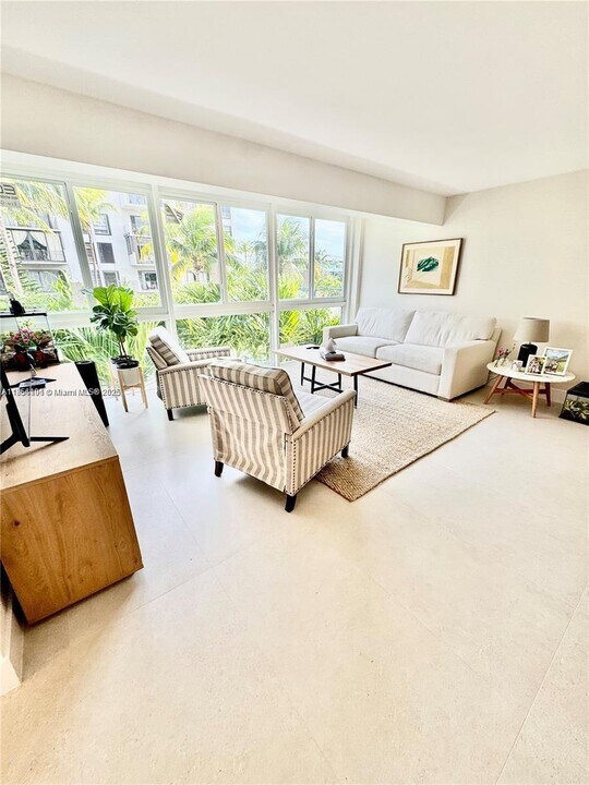 555 Crandon Blvd in Key Biscayne, FL - Building Photo