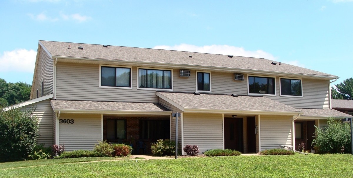 Ridgeview Apartments in Eau Claire, WI - Building Photo