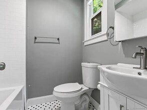 203 Ridgewood Ave, Unit 1 in Hamden, CT - Foto de edificio - Building Photo