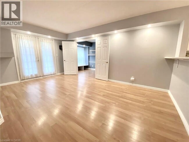 1450 Bishops Gate in Oakville, ON - Building Photo - Building Photo