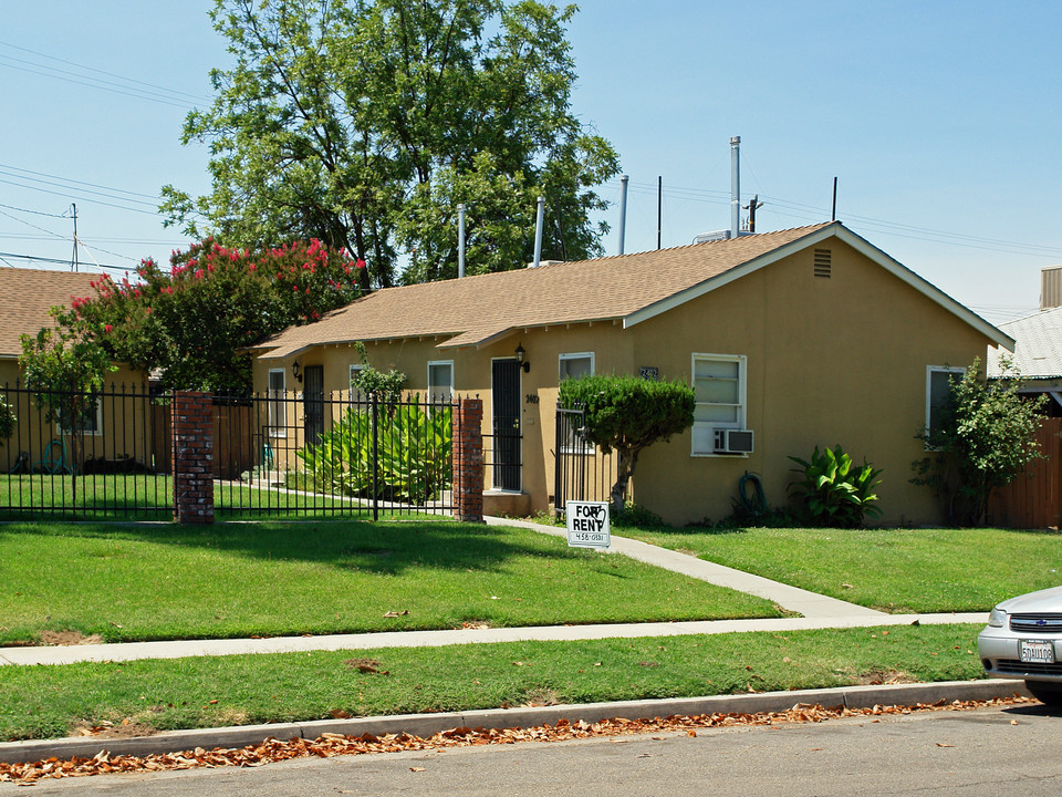 2426 E Peralta Way in Fresno, CA - Building Photo