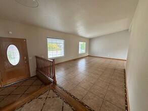 5757 Dolores Dr in Rohnert Park, CA - Building Photo - Building Photo