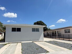 59 E 14th St in Hialeah, FL - Building Photo