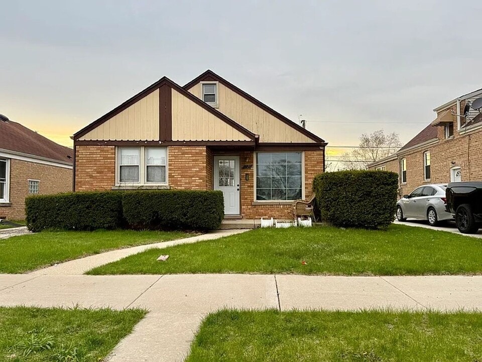 1720 N 17th Ave in Melrose Park, IL - Building Photo