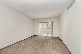 2430 Morning Dawn Dr in Midland, MI - Building Photo - Building Photo