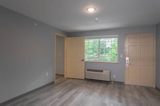 Willow Creek in Williamsburg, VA - Building Photo - Interior Photo