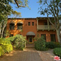 840 Huntley Dr in West Hollywood, CA - Building Photo