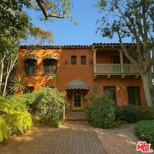 840 Huntley Dr in West Hollywood, CA - Building Photo - Building Photo