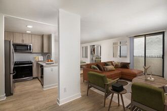 Broadstone Los Feliz in Los Angeles, CA - Building Photo - Building Photo