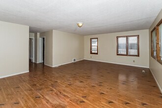 1856 Clear Ave E in St. Paul, MN - Foto de edificio - Building Photo