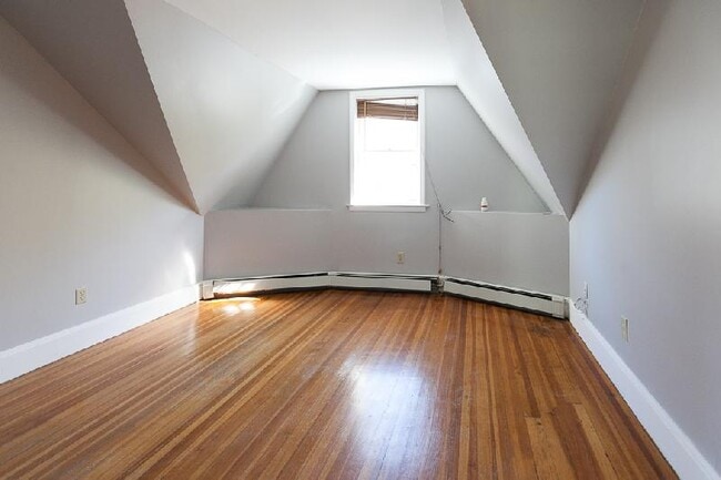 47 Cornwall St, Unit #3 in Boston, MA - Foto de edificio - Building Photo