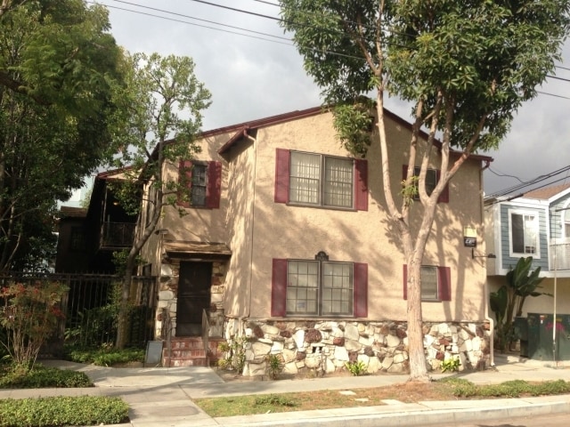 319 Bonito Ave in Long Beach, CA - Building Photo