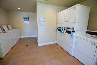 Sierra Oaks North Apartments in Cameron Park, CA - Foto de edificio - Building Photo