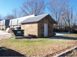 600 E Poplar St in Clarksville, AR - Foto de edificio - Building Photo