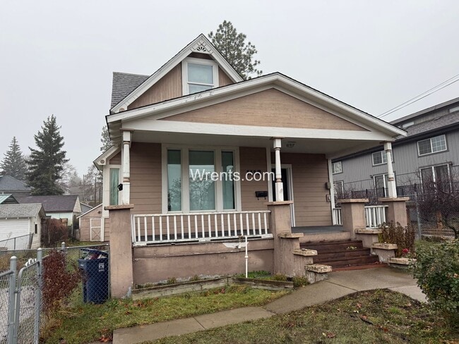 property at 1118 E 8th Ave