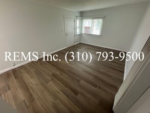 8924 S Ramsgate Ave in Los Angeles, CA - Building Photo - Building Photo