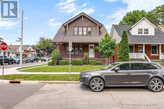 394 Grove Ave
