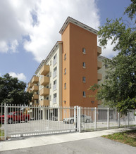 Red Road Apartments in Miami, FL - Building Photo - Building Photo