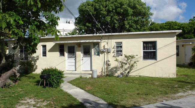 3840 Charles Ter in Miami, FL - Building Photo - Building Photo