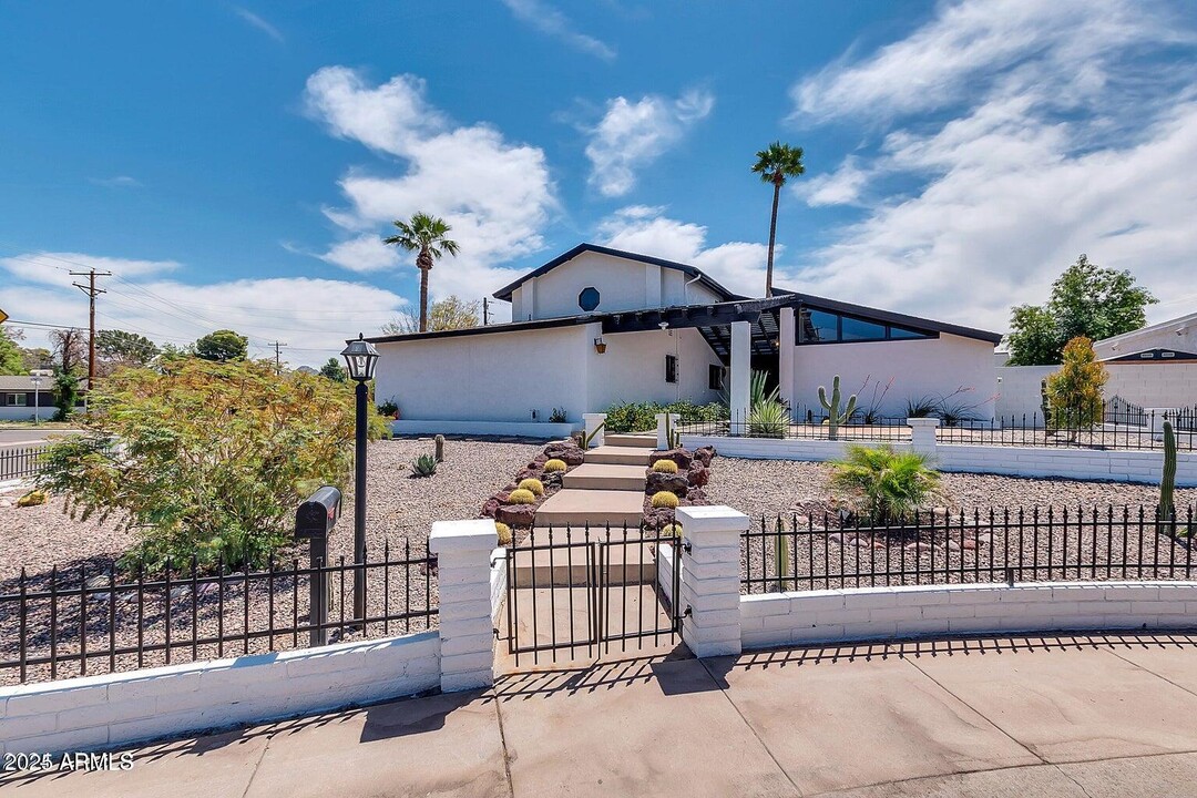 1401 W Ocotillo Rd in Phoenix, AZ - Building Photo
