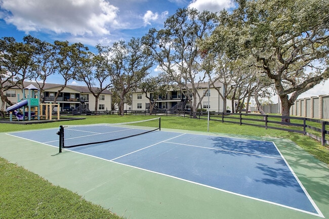 Regatta at Trinity in New Port Richey, FL - Foto de edificio - Building Photo