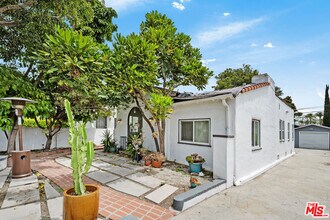 2736 Cloverdale Ave in Los Angeles, CA - Building Photo - Building Photo