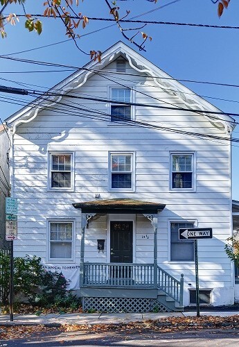 13 Charlton St, Unit 2nd Floor in Princeton, NJ - Foto de edificio